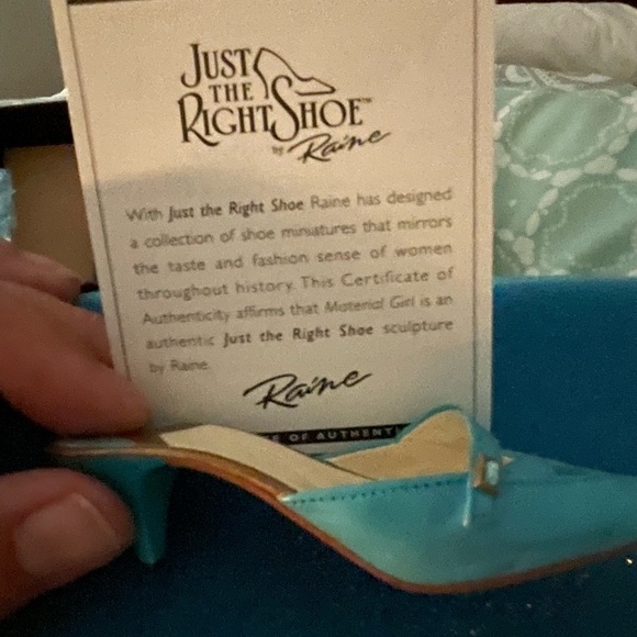 Just the Right Shoe by Raine - Picture 5 of 15